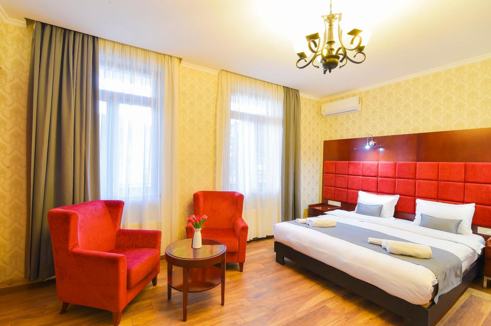 Kraveli Hotel Tbilisi Exterior foto
